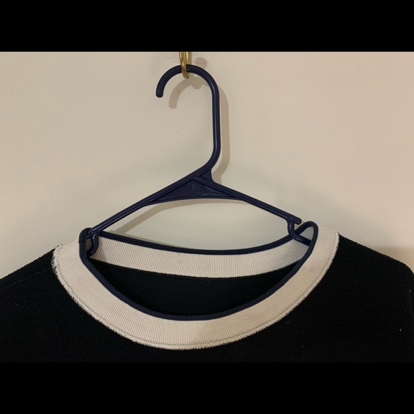 Nike black crop reversible sweater. - Picture 4 of 4